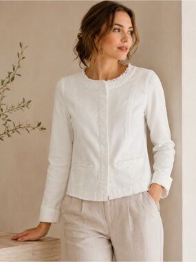 CAbi Castaway Denim Jacket Sz M White Stretch Cropped Raw Edge Jacket Style 5479